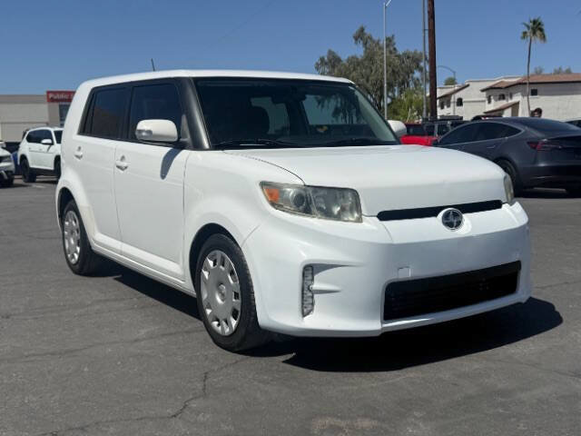 Used 2014 Scion xB FWD image 1