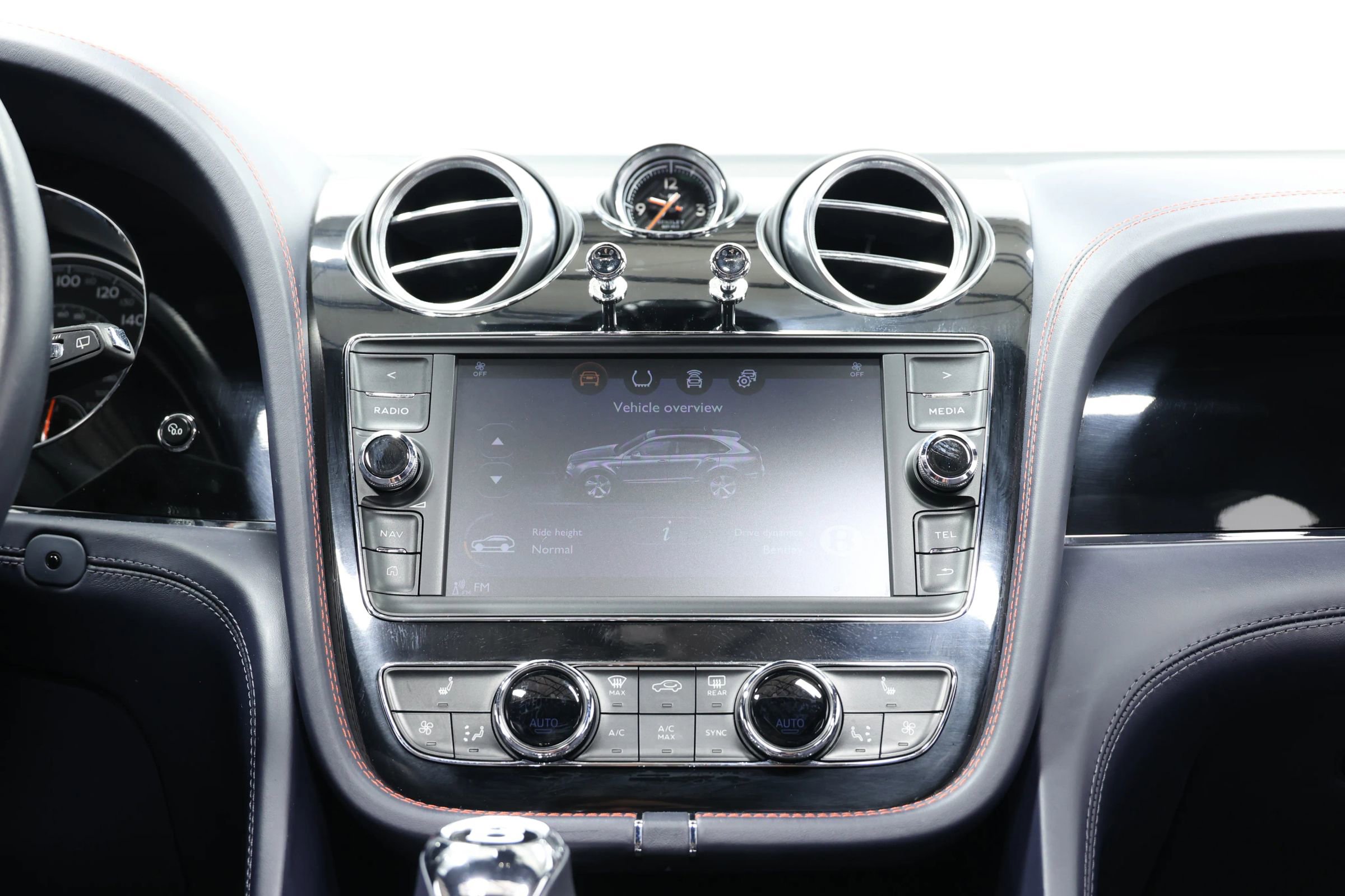 Used 2019 Bentley Bentayga AWD/4WD image 32