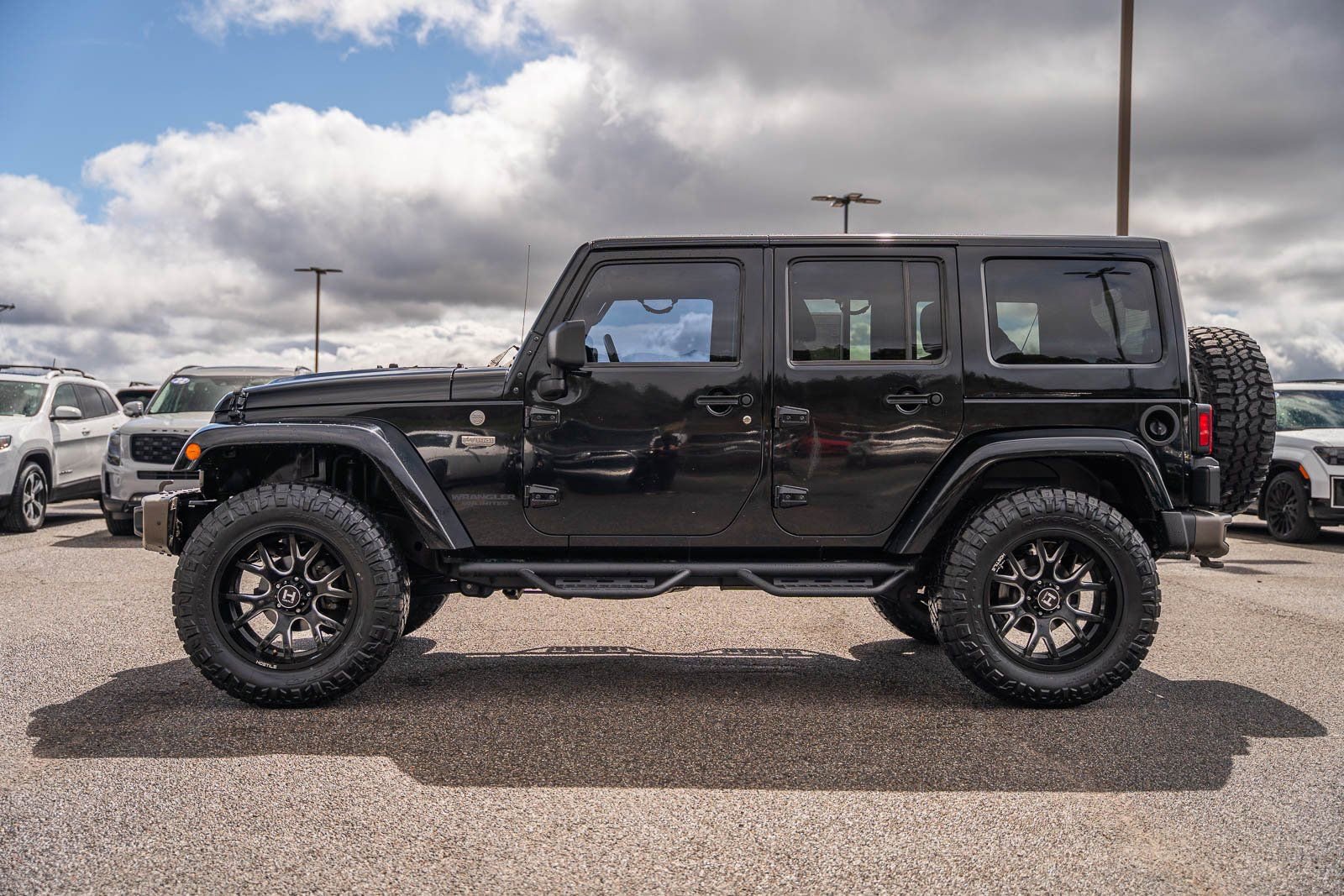 Used 2017 Jeep Wrangler Unlimited Sahara image 4