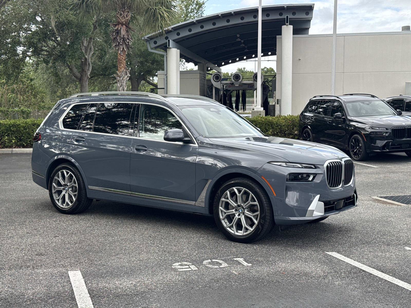 Used 2026 BMW X7 xDrive40i w/ Premium Package image 2