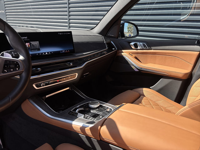 Used 2026 BMW X5 xDrive50e image 11