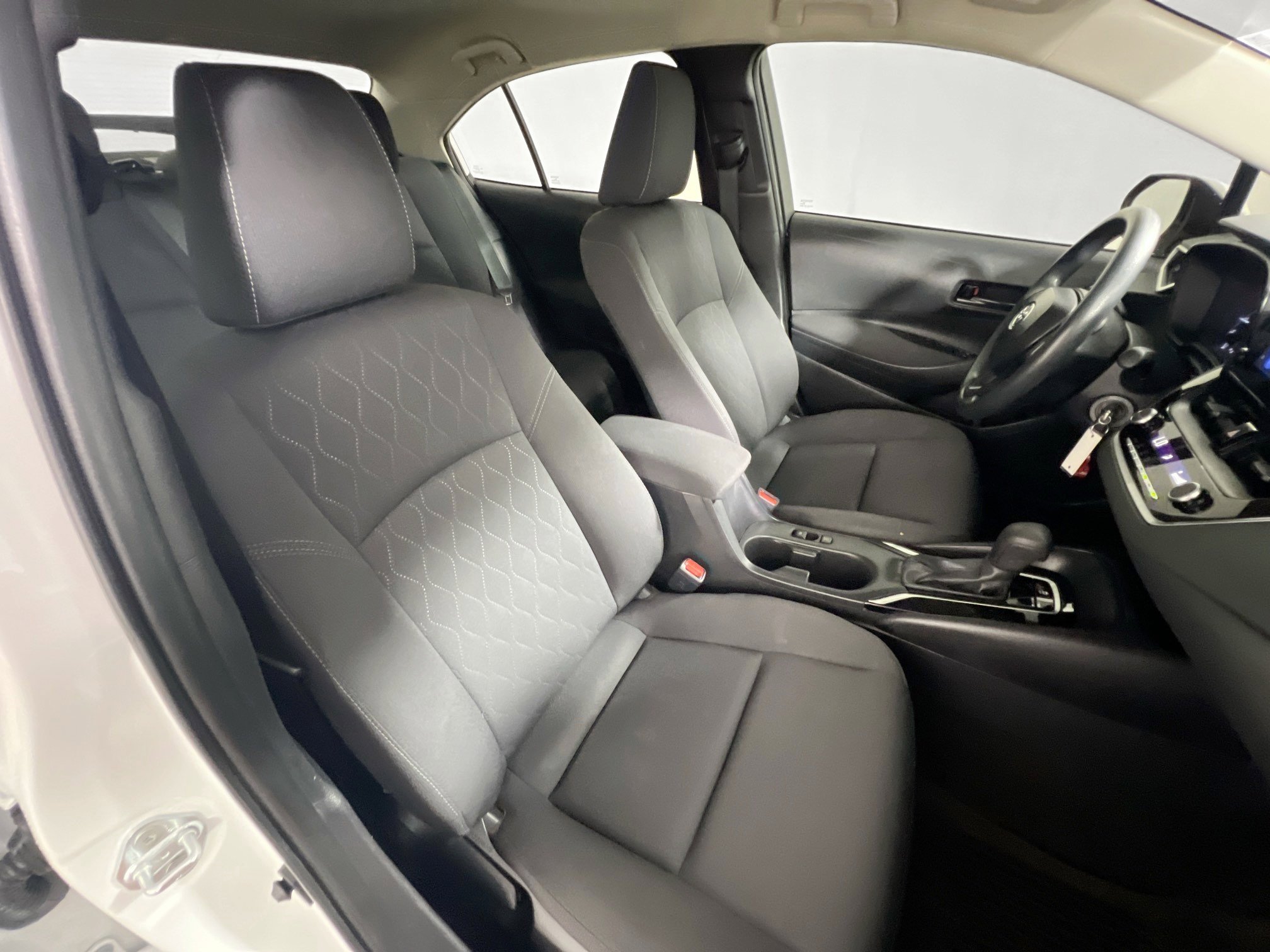 Used 2024 Toyota Corolla LE FWD image 30