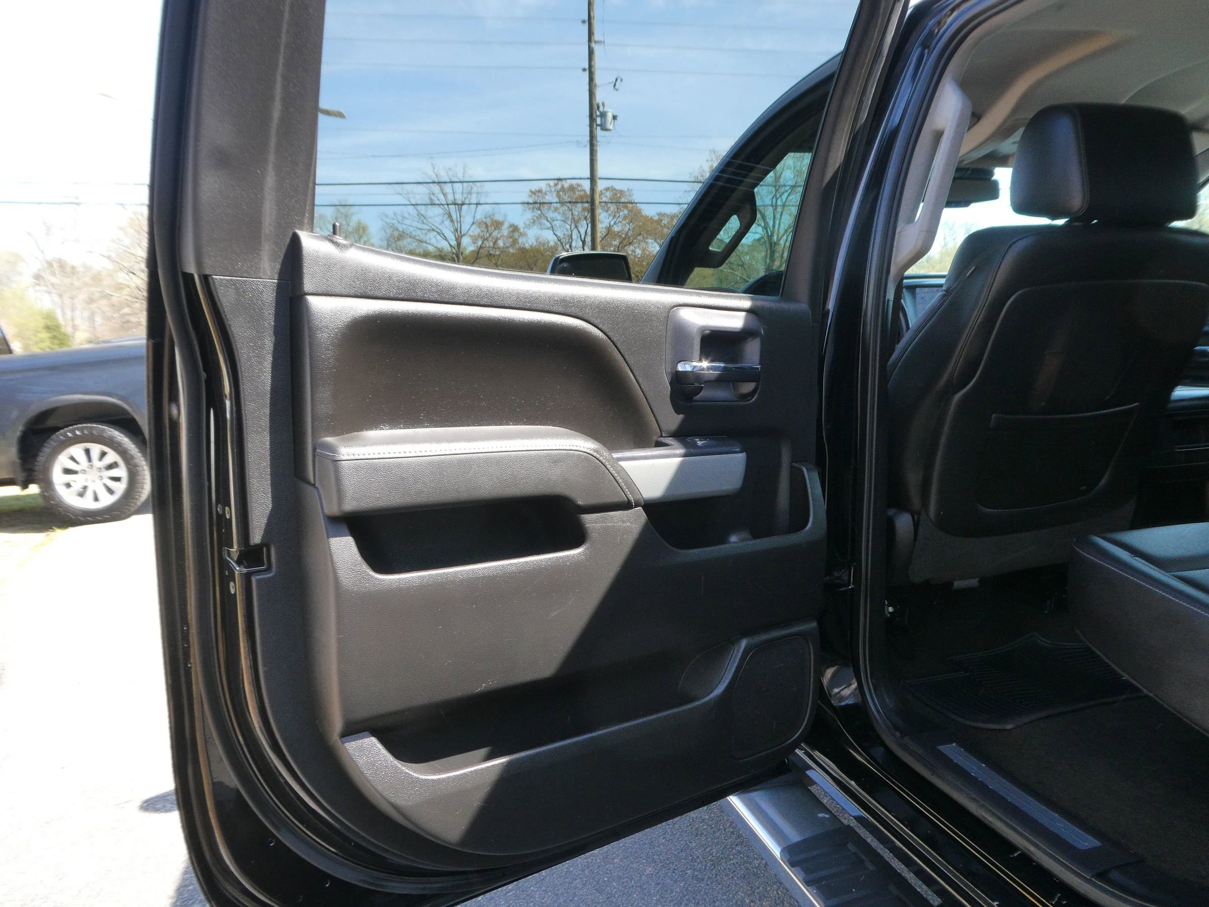 Used 2015 Chevrolet Silverado 2500 LTZ w/ LTZ Plus Package AWD/4WD image 27