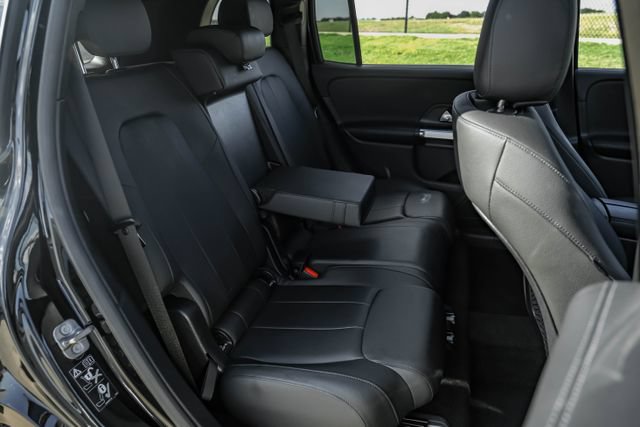 Used 2025 Mercedes-Benz GLB 250 image 36