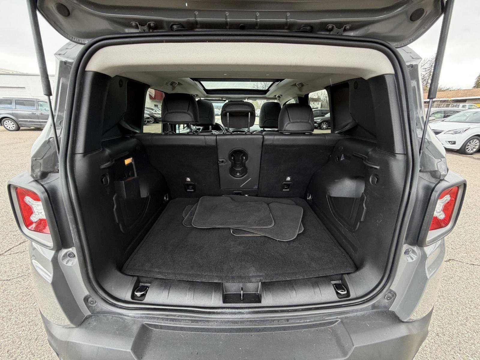 Used 2020 Jeep Renegade Limited image 23