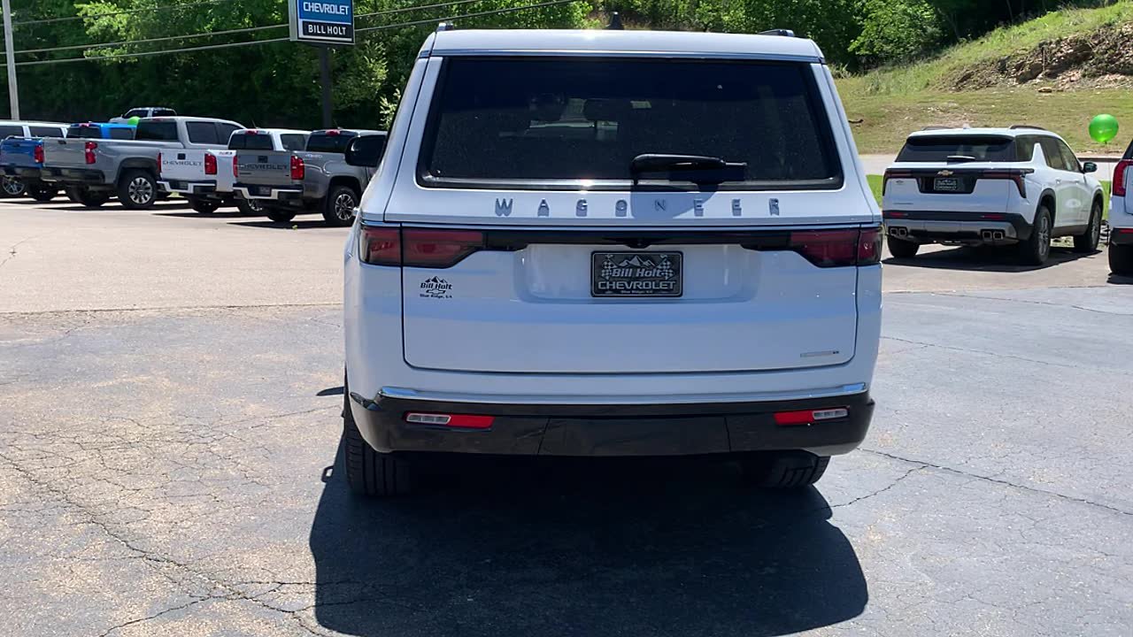 Used 2024 Jeep Wagoneer Series II AWD/4WD image 3