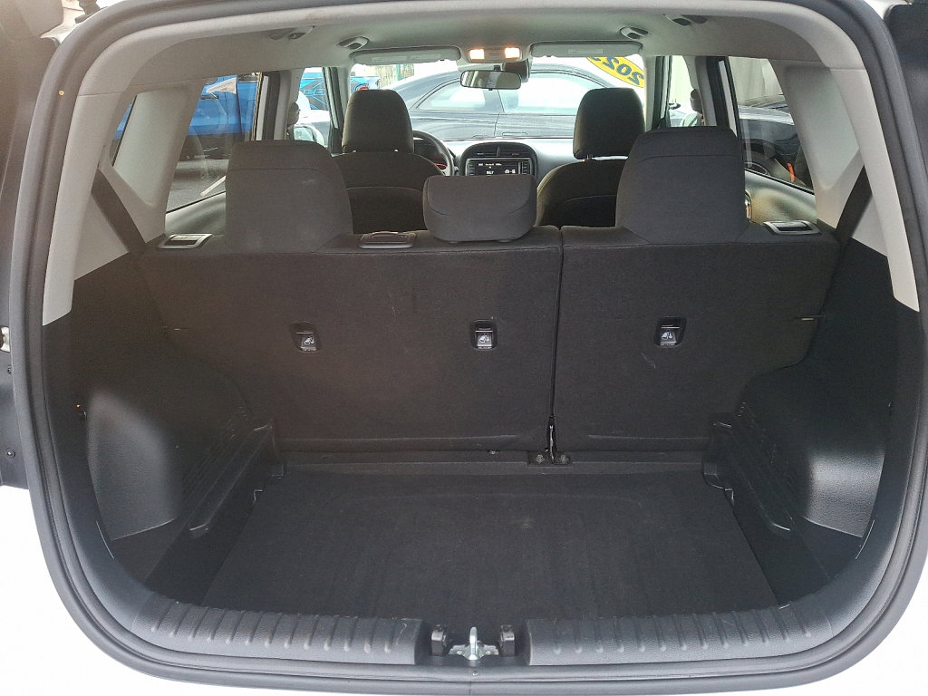 Used 2023 Kia Soul LX image 18