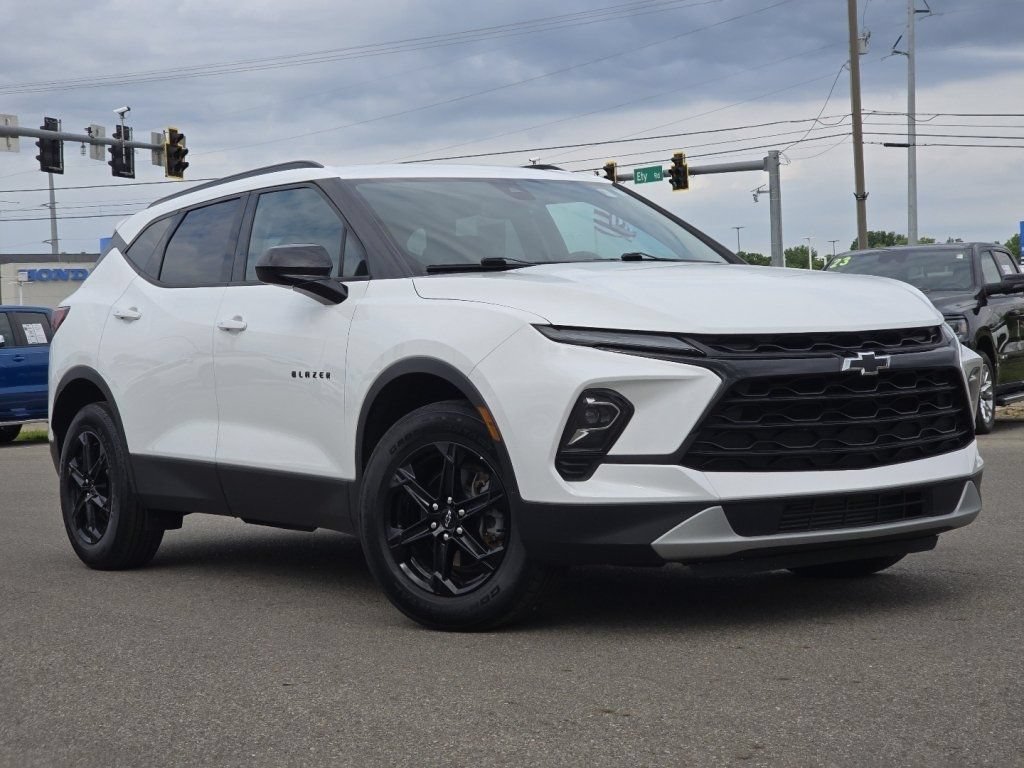 Used 2024 Chevrolet Blazer LT w/ Convenience Package AWD/4WD image 2