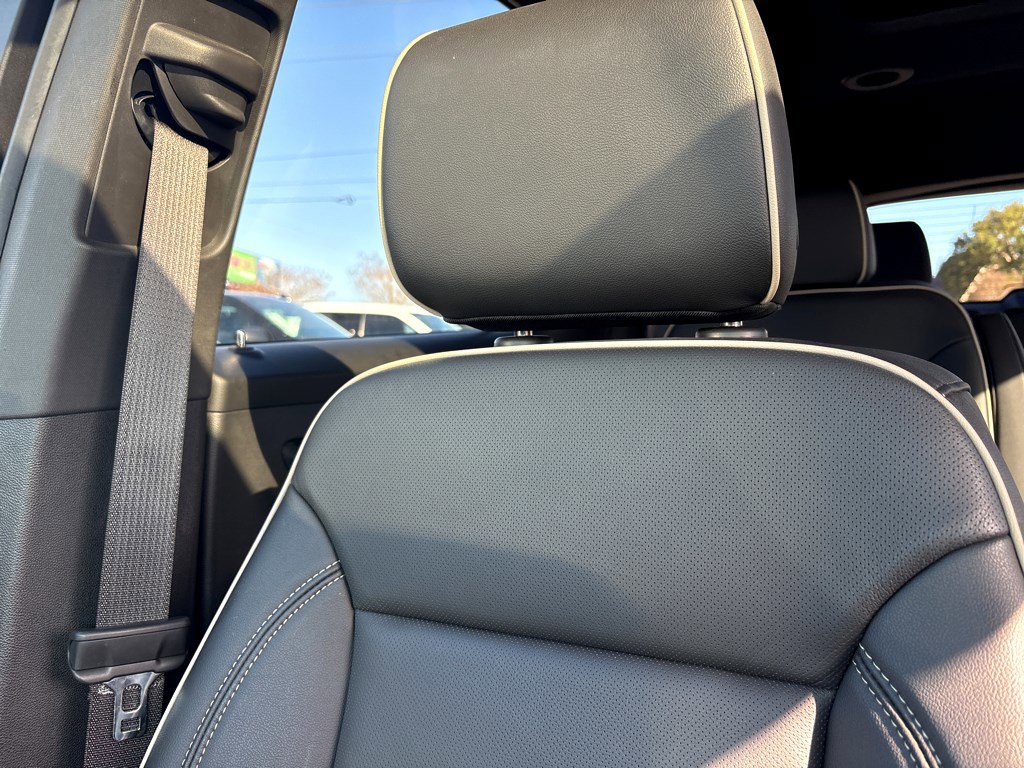 Used 2022 Chevrolet Traverse Premier w/ Redline Edition image 6