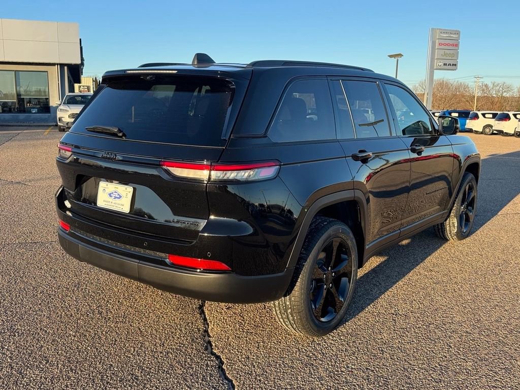 New 2025 Jeep Grand Cherokee Limited w/ Luxury Tech Group II image 3