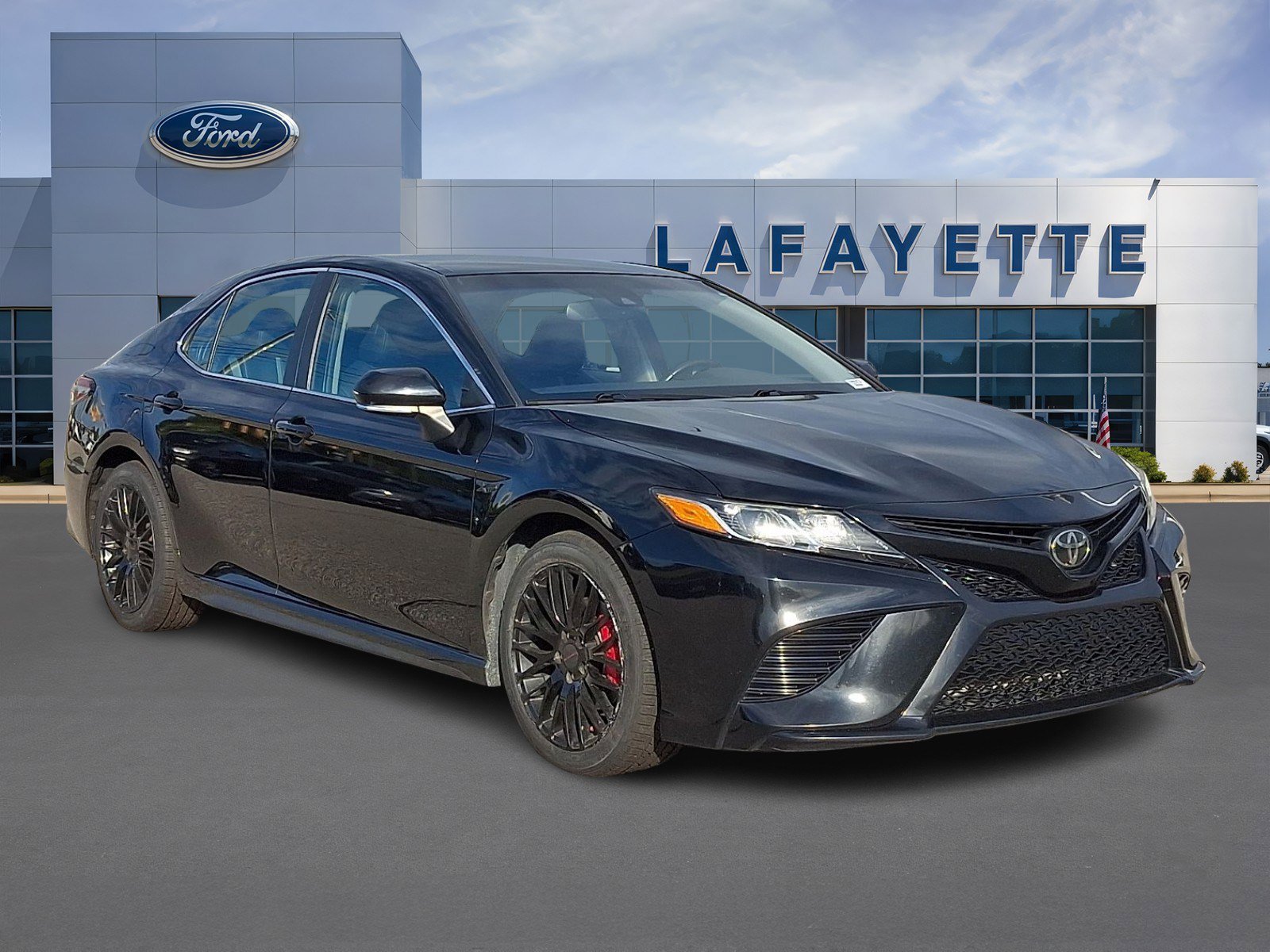 Used 2019 Toyota Camry SE w/ Convenience Package