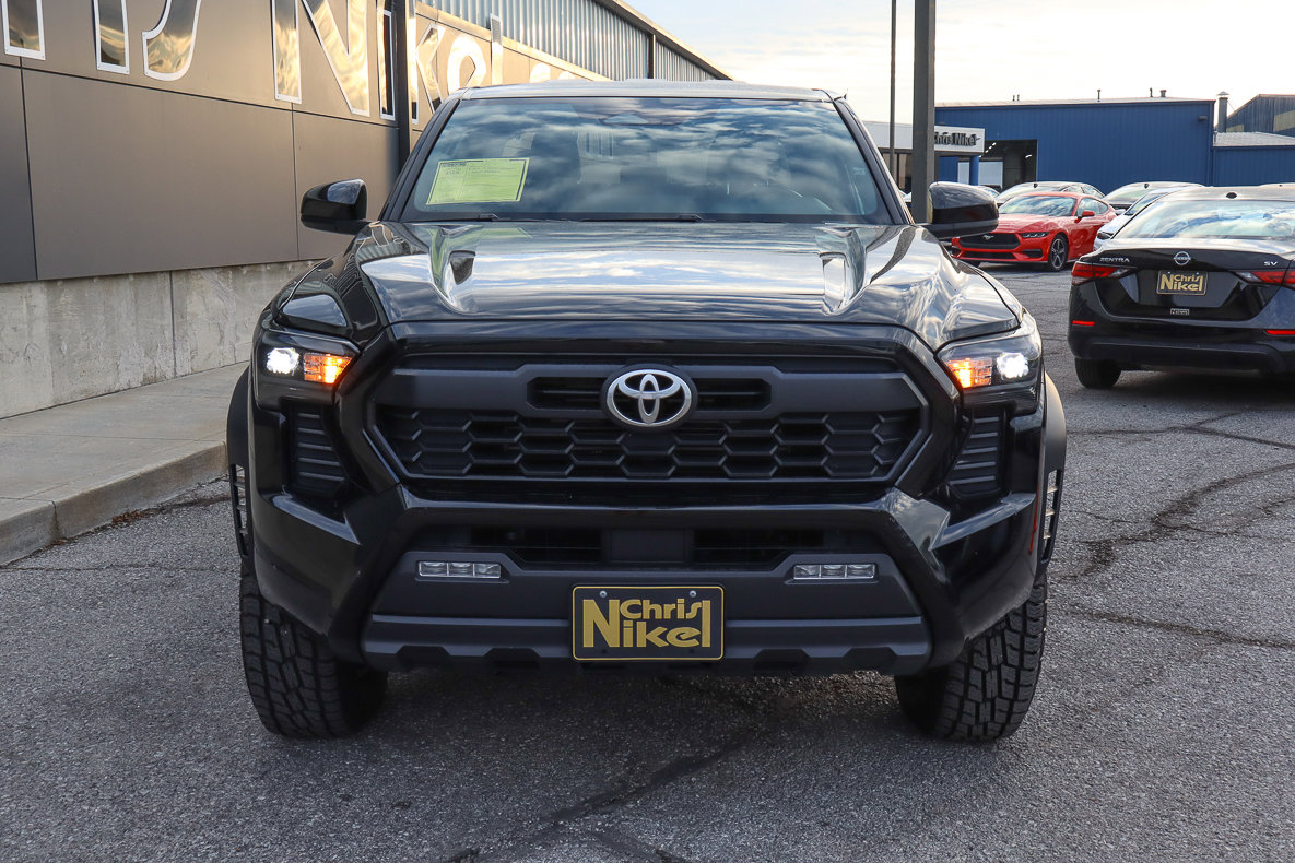 Used 2024 Toyota Tacoma TRD Off-Road image 2