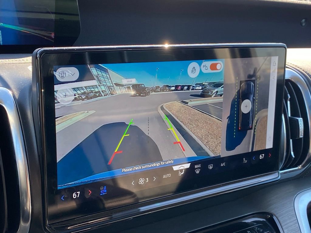 Used 2025 Ford Expedition Platinum image 16