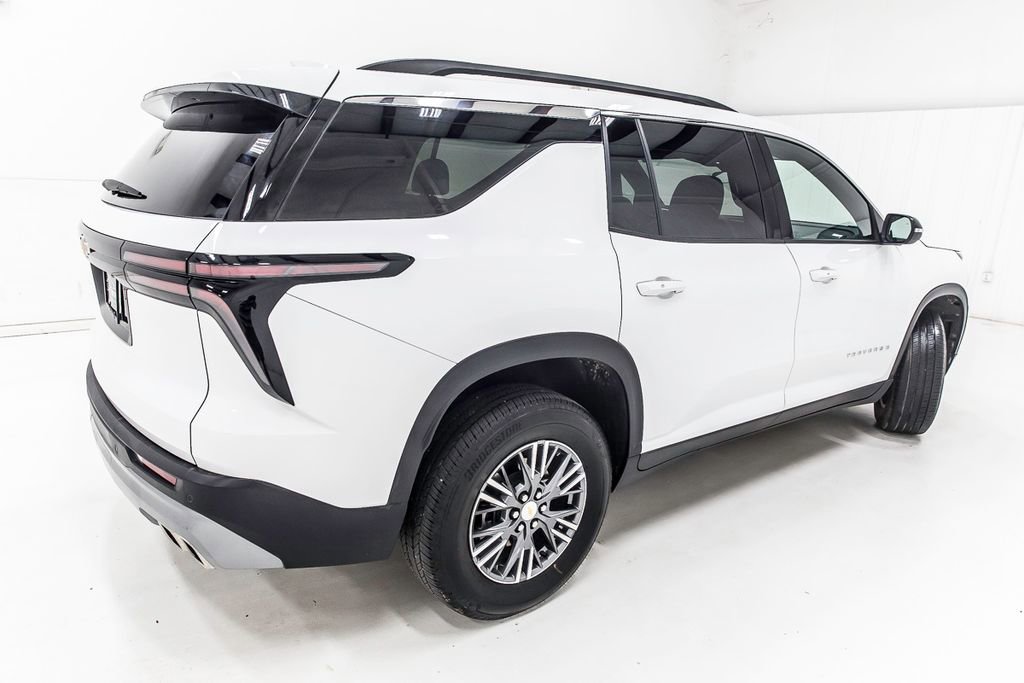 Used 2025 Chevrolet Traverse LT image 6