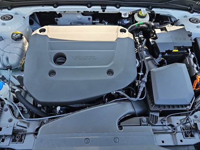 Used 2025 Volvo XC40 B5 Plus w/ Protection Package Premier AWD/4WD image 32