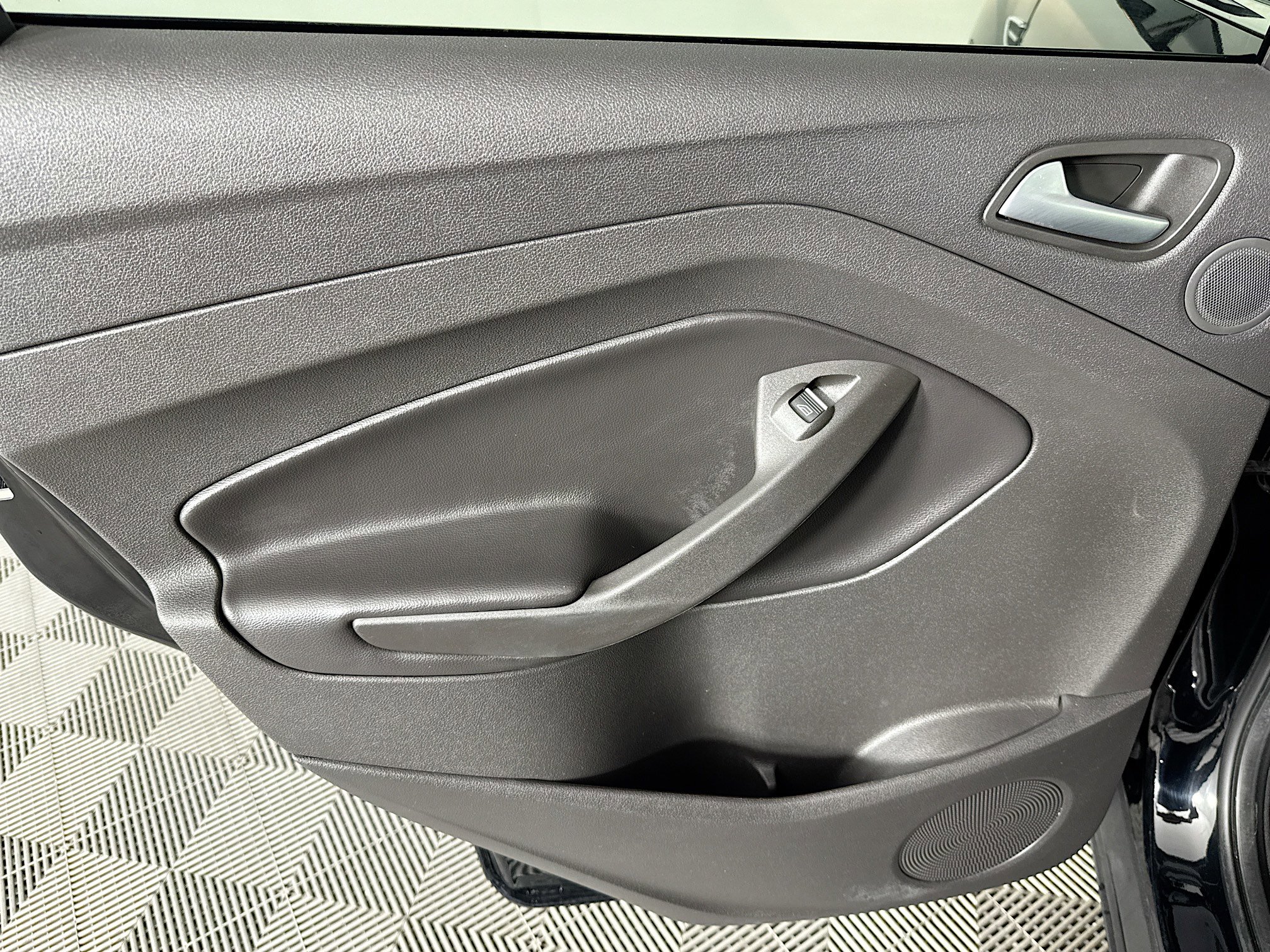 Used 2017 Ford Escape Titanium FWD image 25