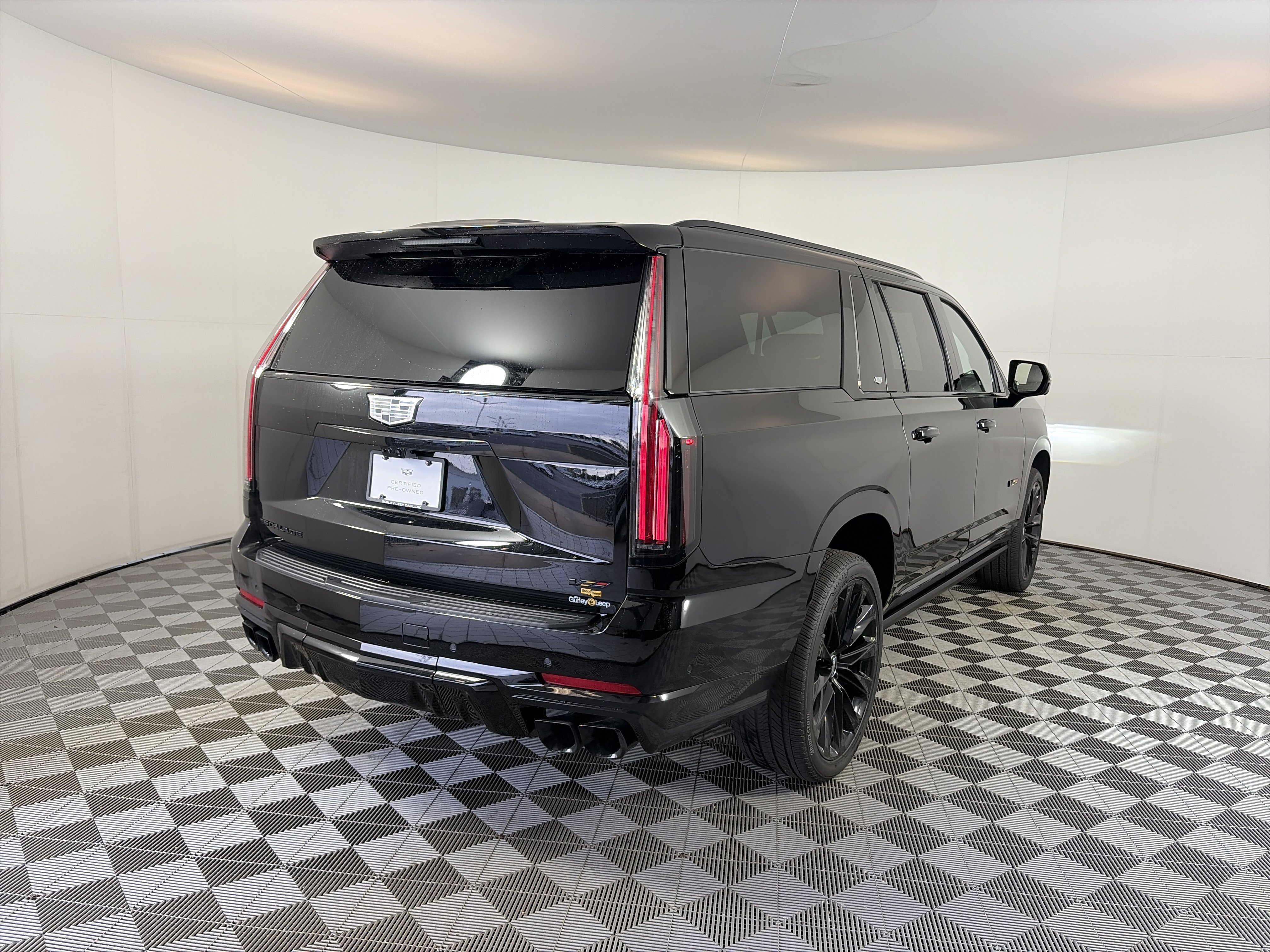 Certified 2026 Cadillac Escalade ESV V w/ LPO, ONYX Package AWD/4WD image 11