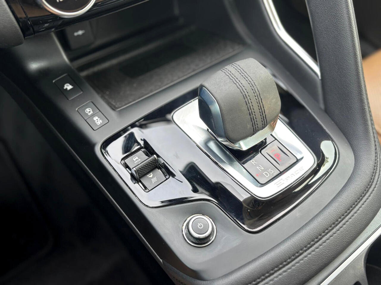 Used 2021 Jaguar E-PACE image 33