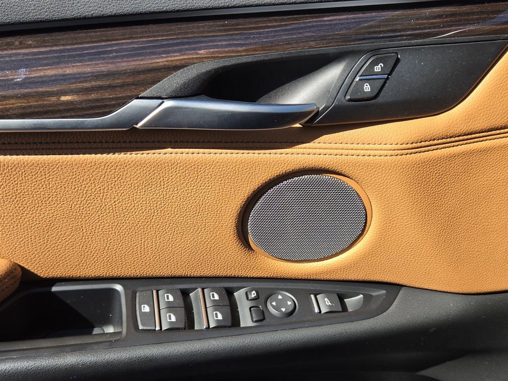 Used 2018 BMW X6 xDrive50i w/ M Sport Package image 24