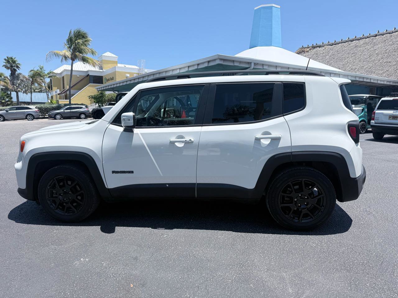 Used 2020 Jeep Renegade Altitude FWD image 3