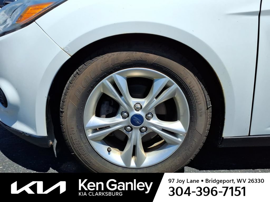 Used 2014 Ford Focus SE w/ SE Winter Package FWD image 9