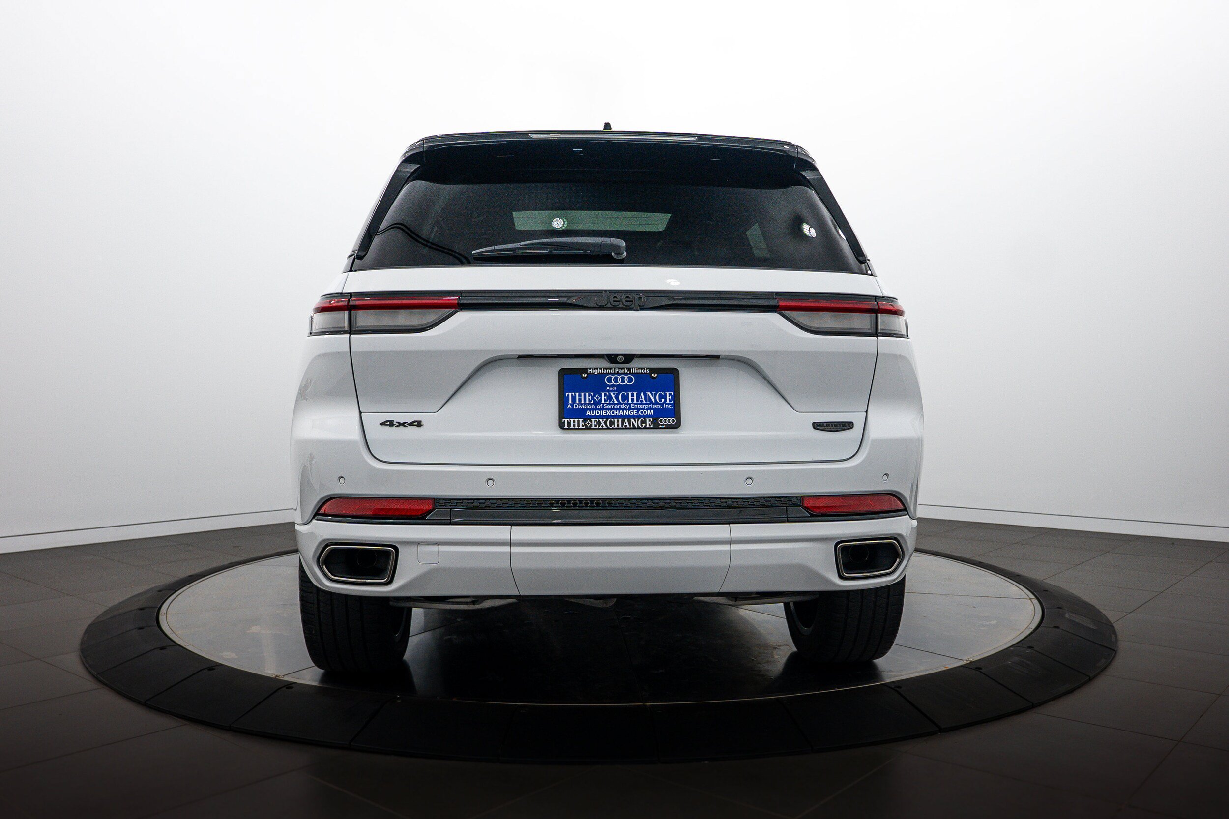 Used 2025 Jeep Grand Cherokee Summit AWD/4WD image 23
