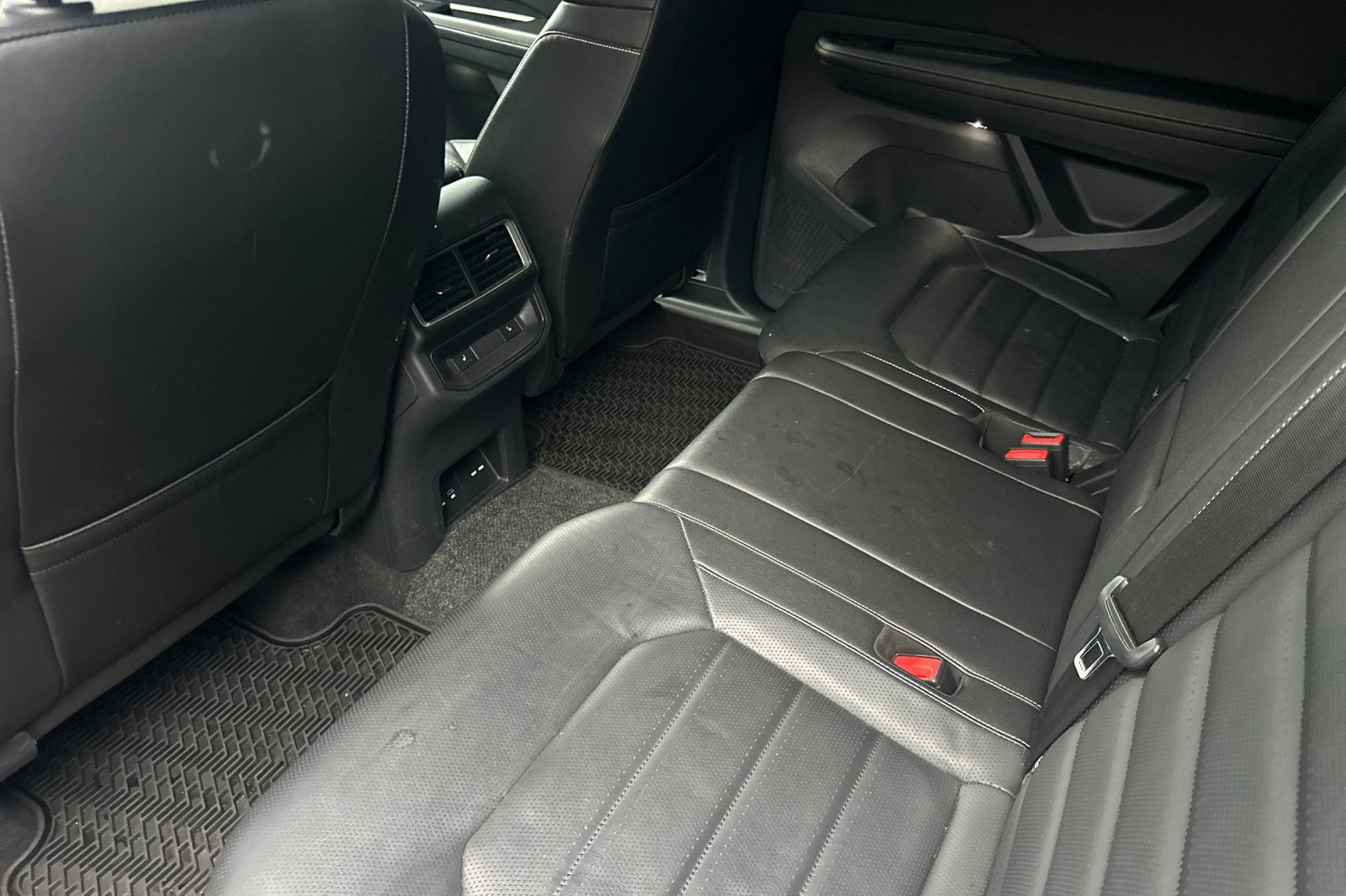 Used 2024 Volkswagen Atlas Cross Sport SEL R-Line image 12