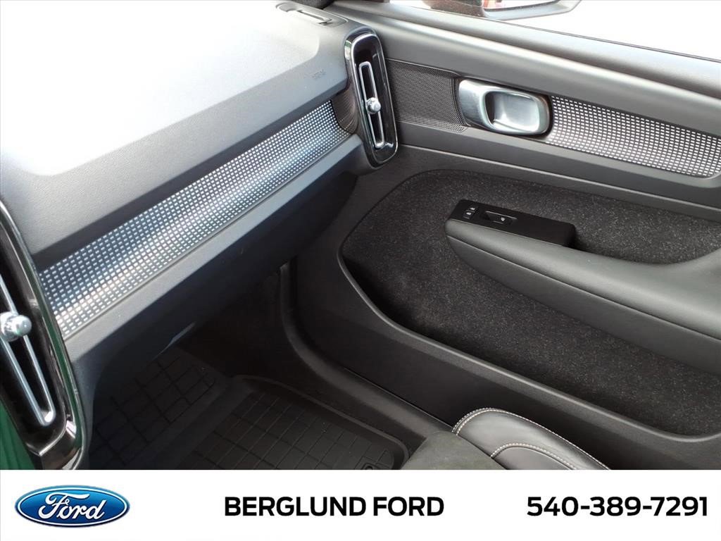Used 2021 Volvo XC40 T5 R-Design w/ Climate Package image 31