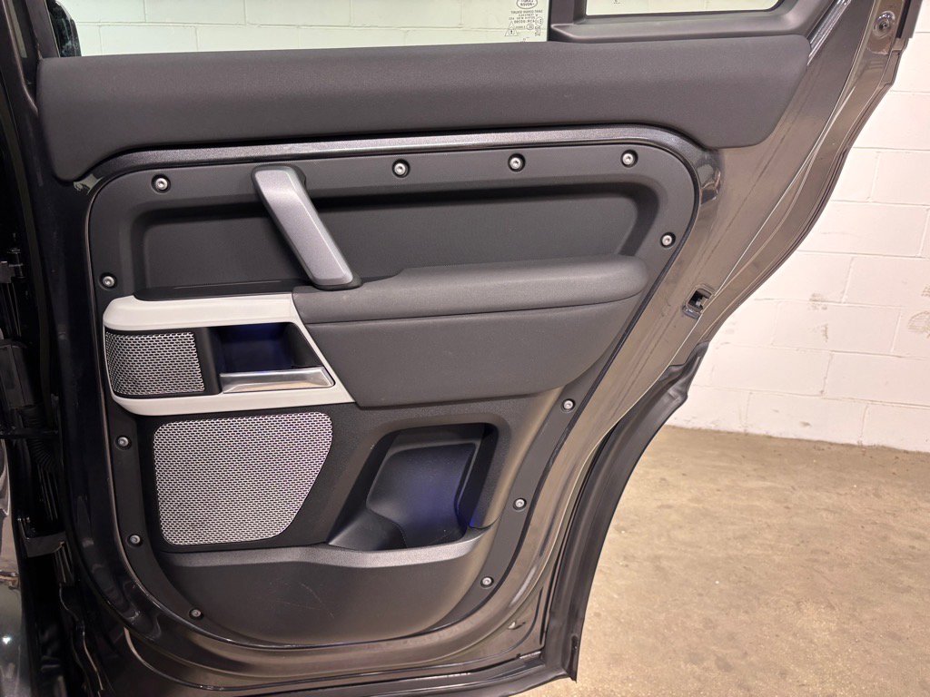 Used 2023 Land Rover Defender 130 X-Dynamic SE image 42