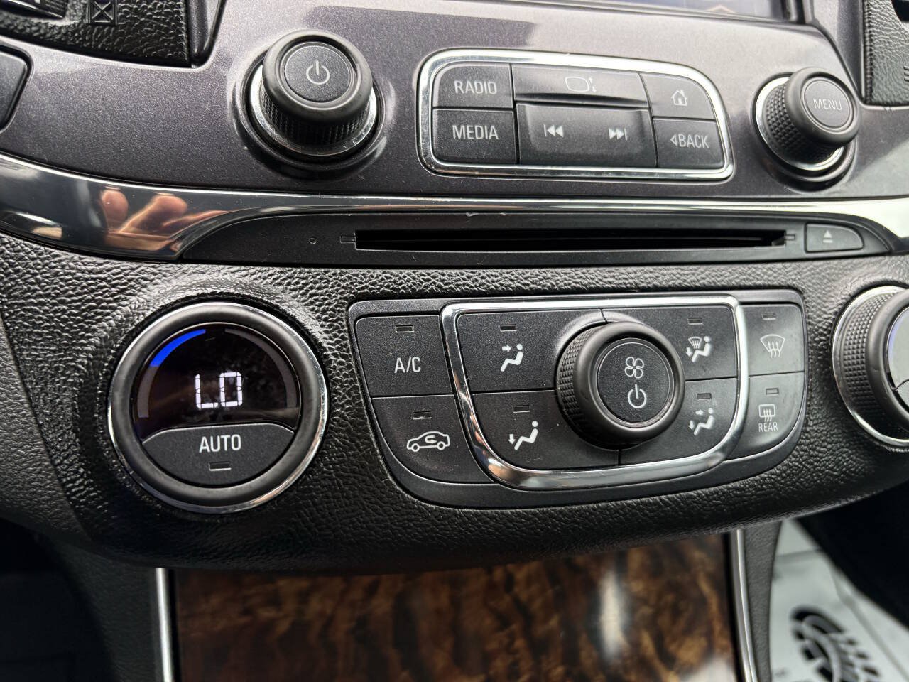 Used 2014 Chevrolet Impala LTZ FWD image 8