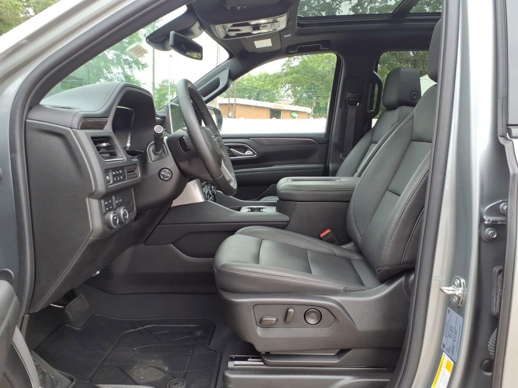 Used 2024 Chevrolet Suburban Z71 w/ Luxury Package AWD/4WD image 19