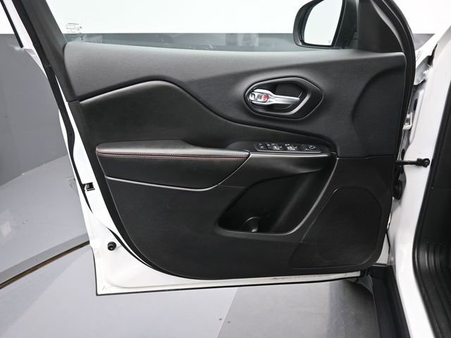 Used 2019 Jeep Cherokee Trailhawk w/ Cold Weather Group image 22