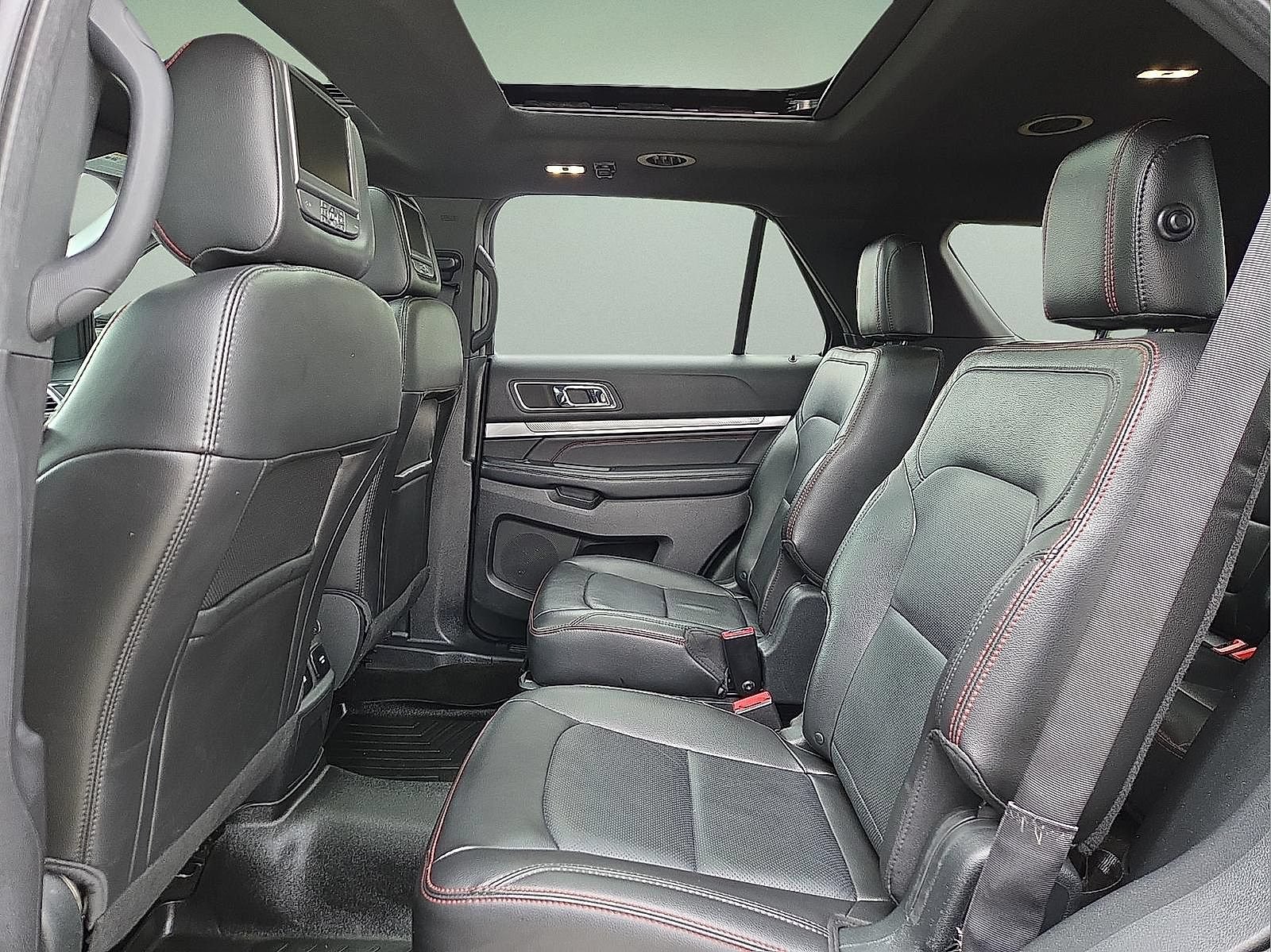 Used 2018 Ford Explorer Sport w/ Equipment Group 401A AWD/4WD image 11