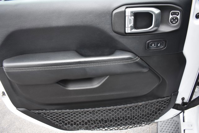 Used 2018 Jeep Wrangler Unlimited Sahara image 12