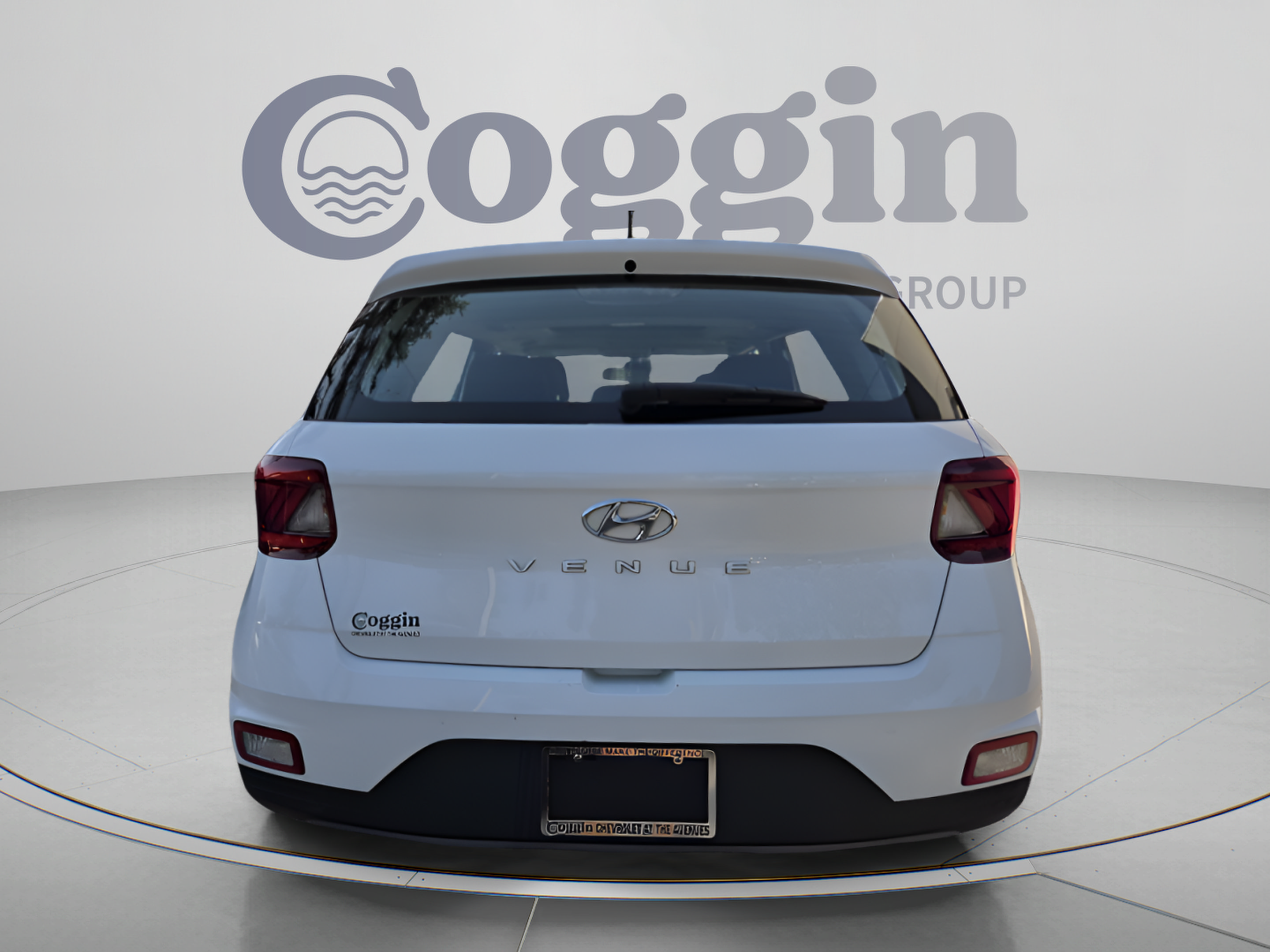 Used 2025 Hyundai Venue SEL FWD image 4