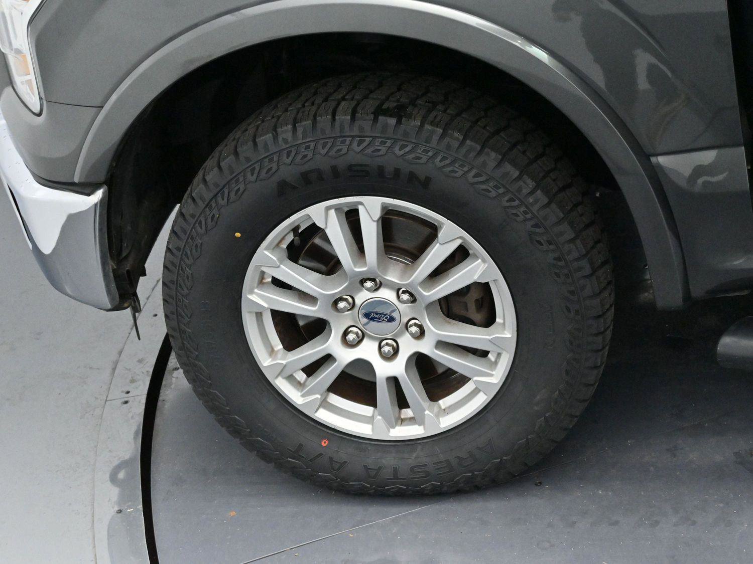 Used 2016 Ford F150 Lariat w/ Trailer Tow Package image 33