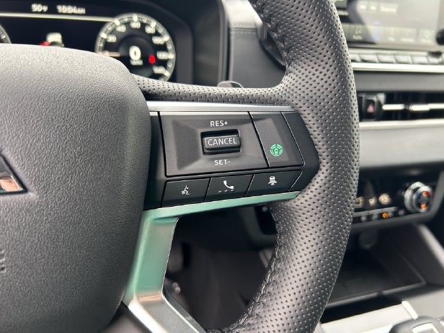Used 2025 Mitsubishi Outlander SE AWD/4WD image 21
