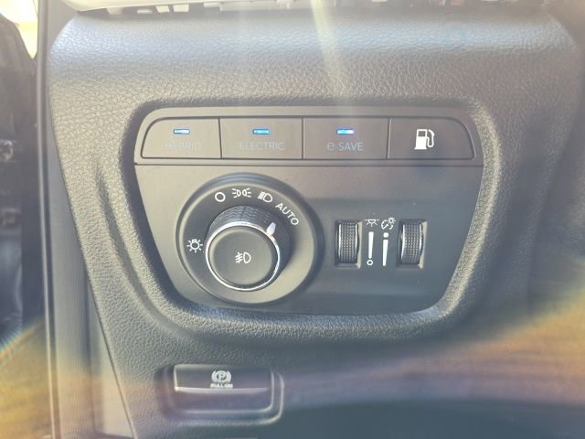 Used 2023 Jeep Grand Cherokee 4WD 4xe image 11