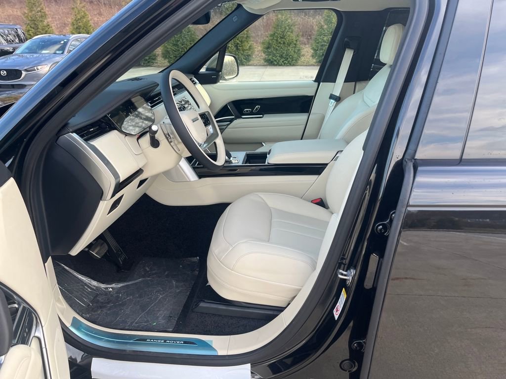 New 2026 Land Rover Range Rover SE image 9