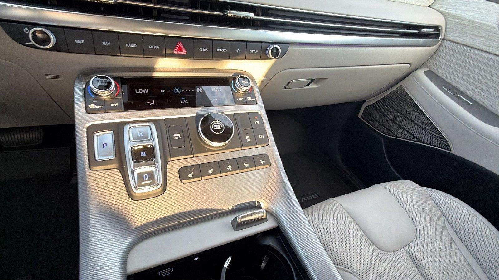Used 2025 Hyundai Palisade Calligraphy FWD image 35