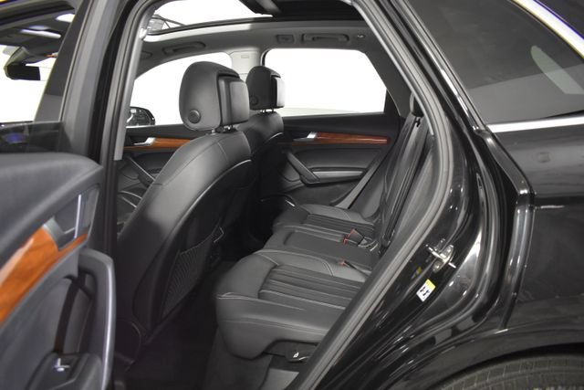 Used 2023 Audi Q5 2.0T Premium w/ Convenience Package AWD/4WD image 28