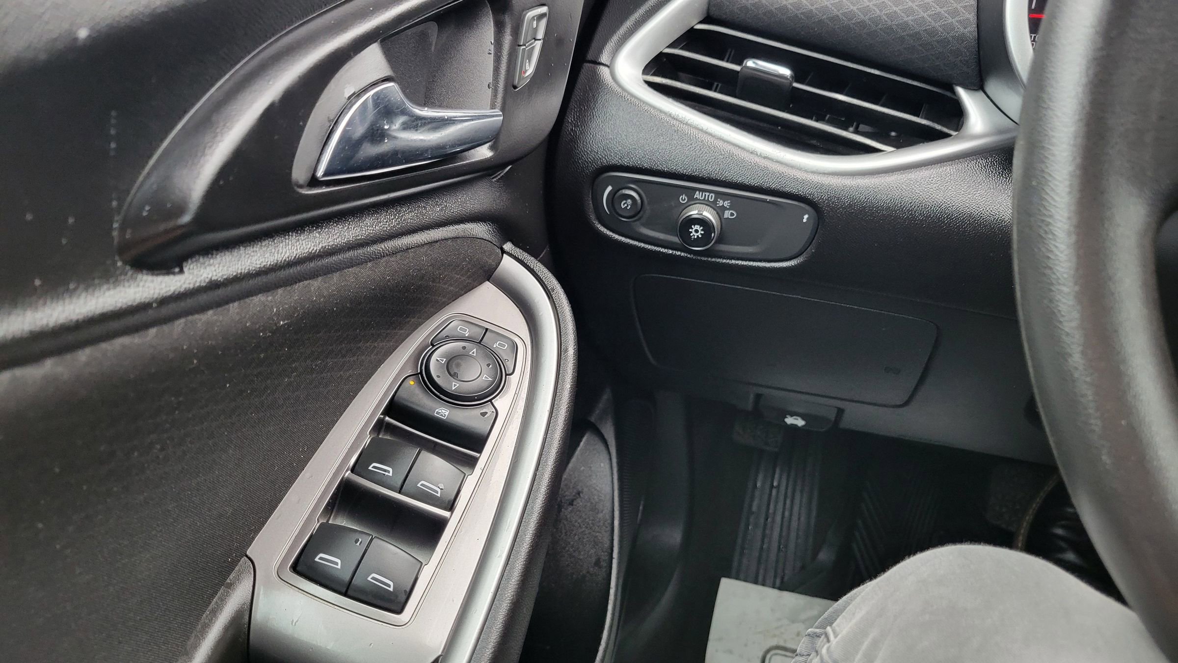Used 2017 Chevrolet Malibu LS image 19