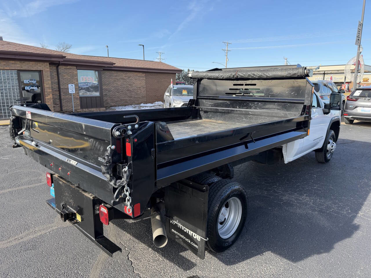 Used 2024 GMC Sierra 3500 Pro w/ Convenience Package image 6