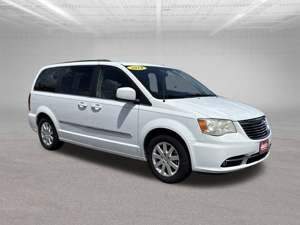 Used 2014 Chrysler Town & Country Touring FWD image 2