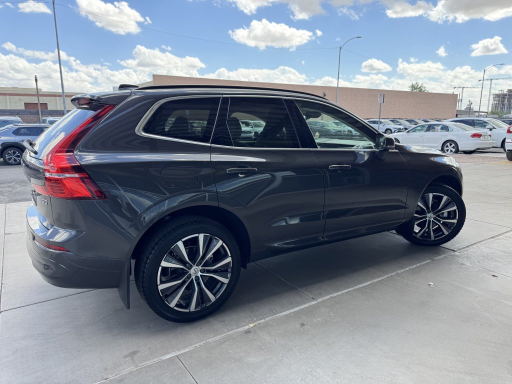 Used 2022 Volvo XC60 B5 Momentum FWD image 4