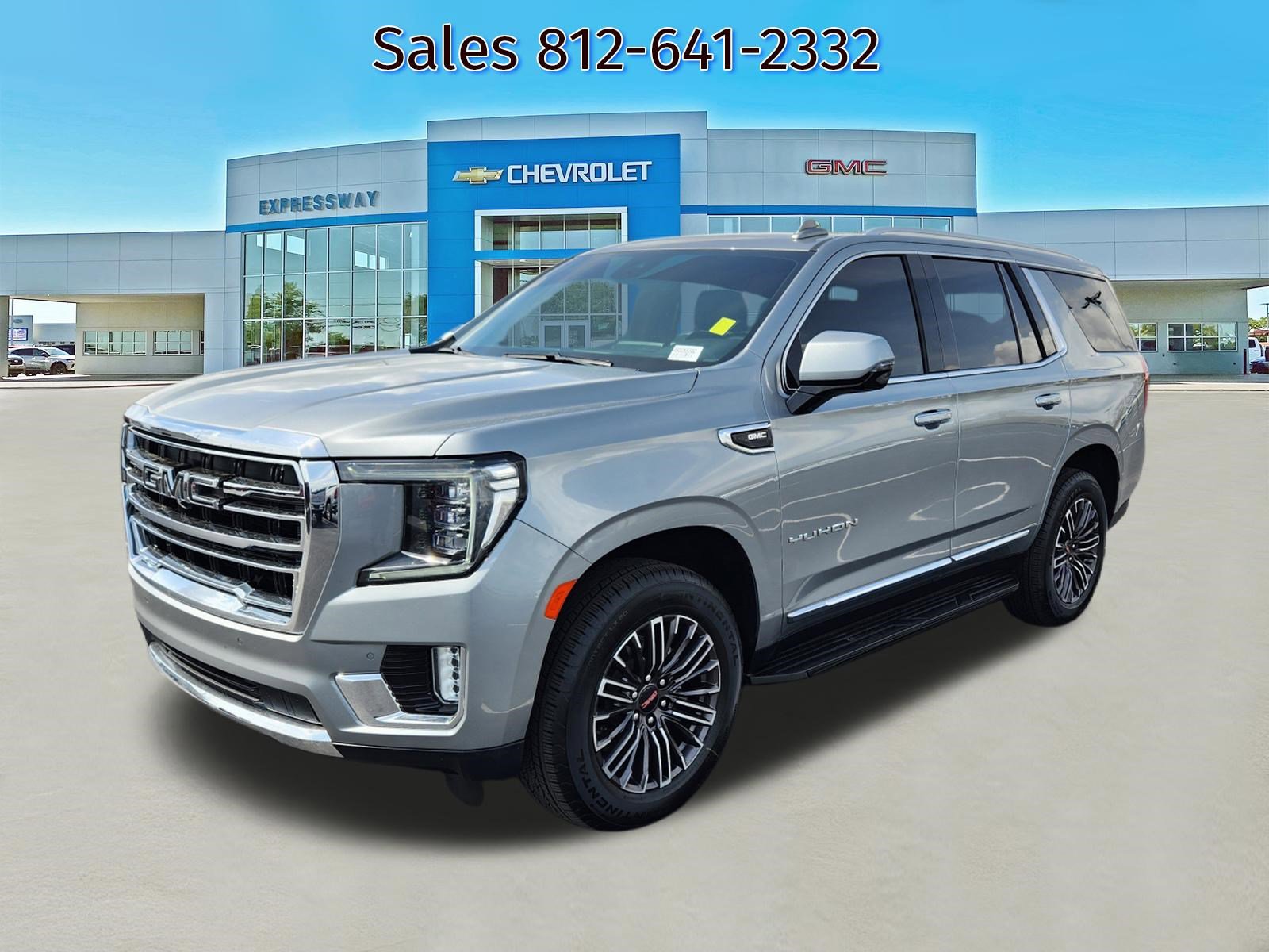 Used 2024 GMC Yukon SLT w/ SLT Luxury Package image 3