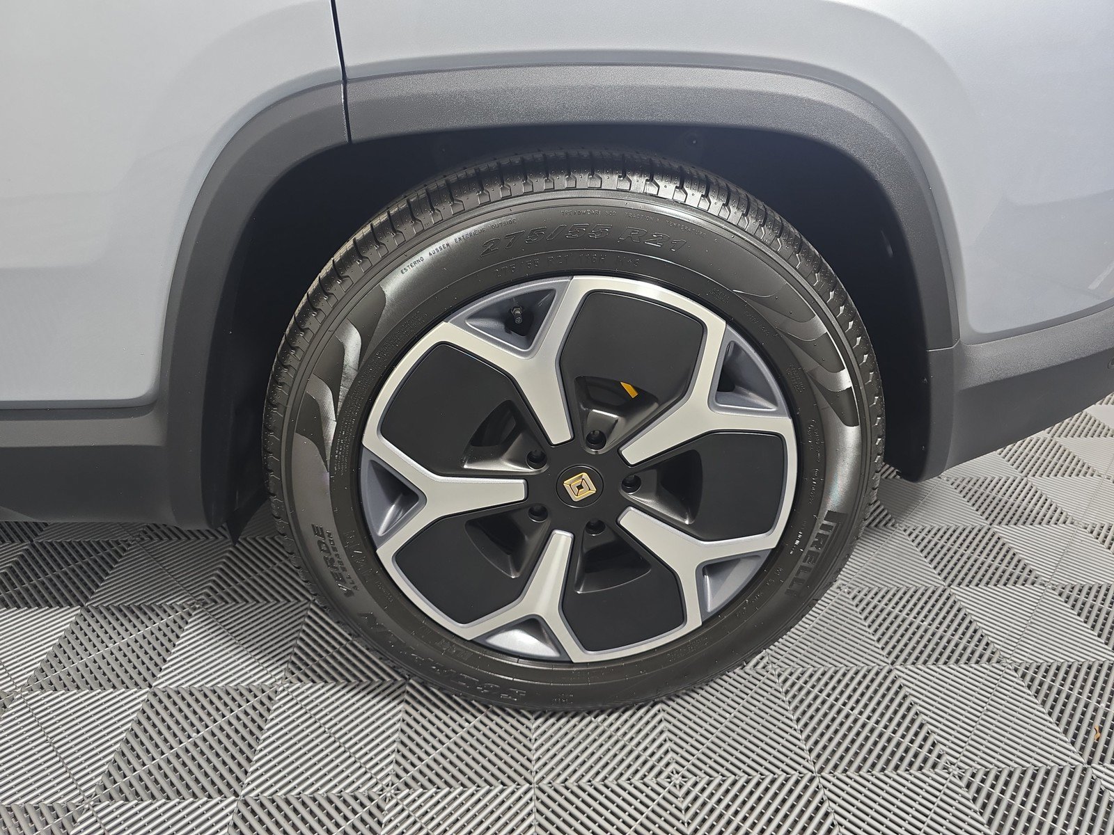 Used 2024 Rivian R1S Adventure AWD/4WD image 10