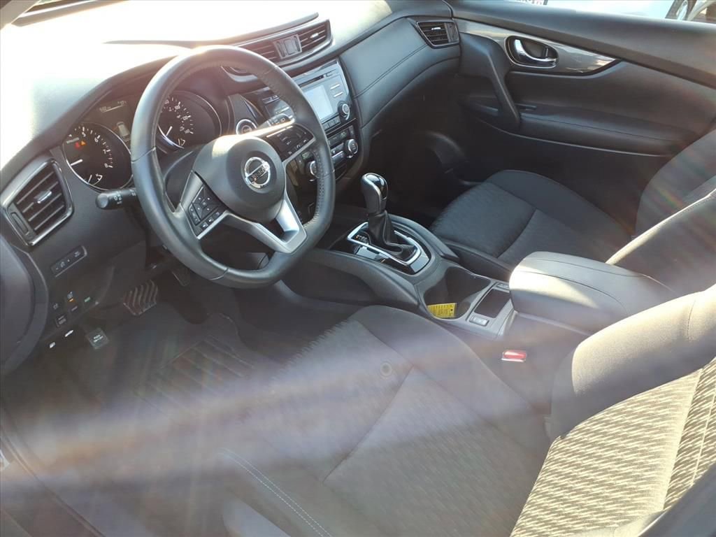 Used 2017 Nissan Rogue SV AWD/4WD image 14