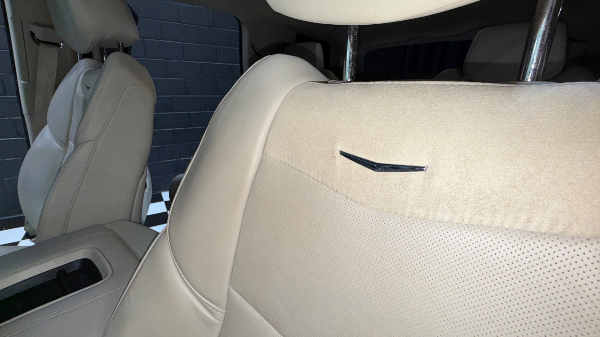 Used 2015 Cadillac Escalade Luxury image 60