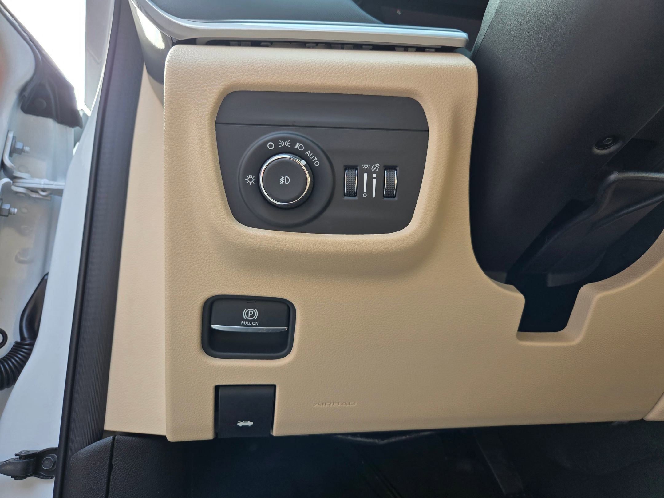 New 2025 Jeep Grand Cherokee Limited w/ Black Appearance Package image 14